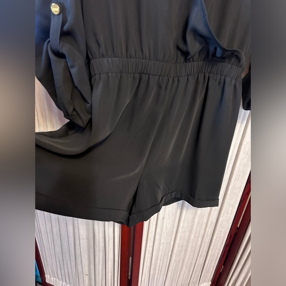 NWT Guess SS Alyssandra Romper - Picture 4 of 4